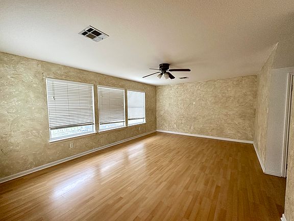4th image of 1203 Darless Dr