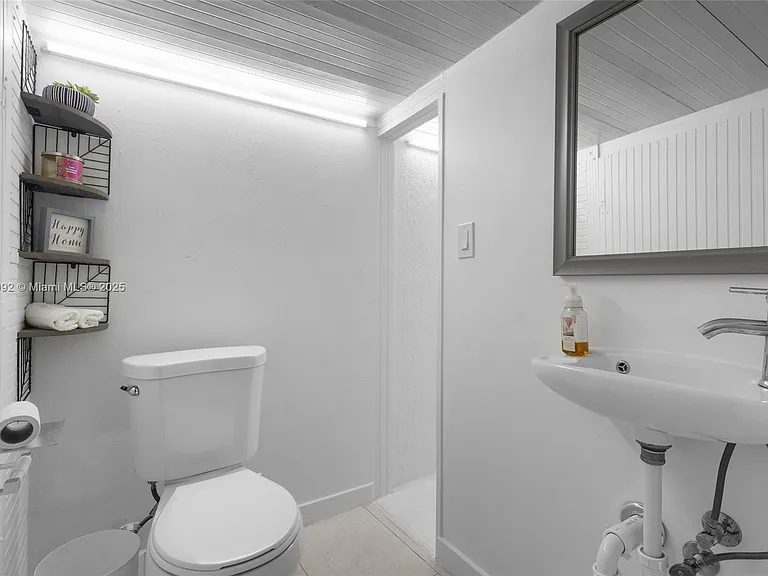 2515 W 65th St — Photo 22