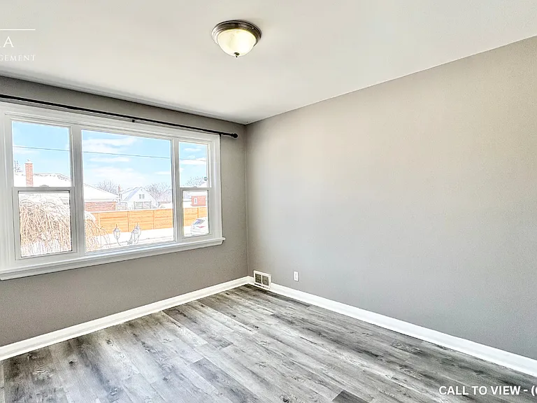 372 Kingsdale Ave #1 — Photo 5