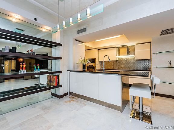 3rd image of 17201 Collins Ave