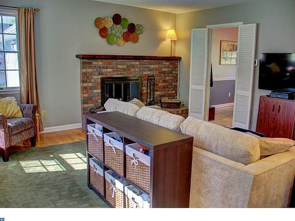 3rd image of 8 Lynnfield Dr