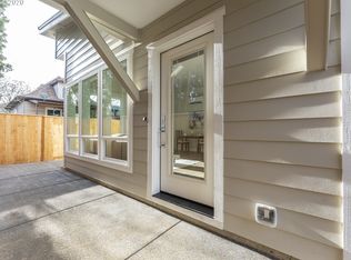 1322 NE Saratoga St #2, Portland, OR 97211