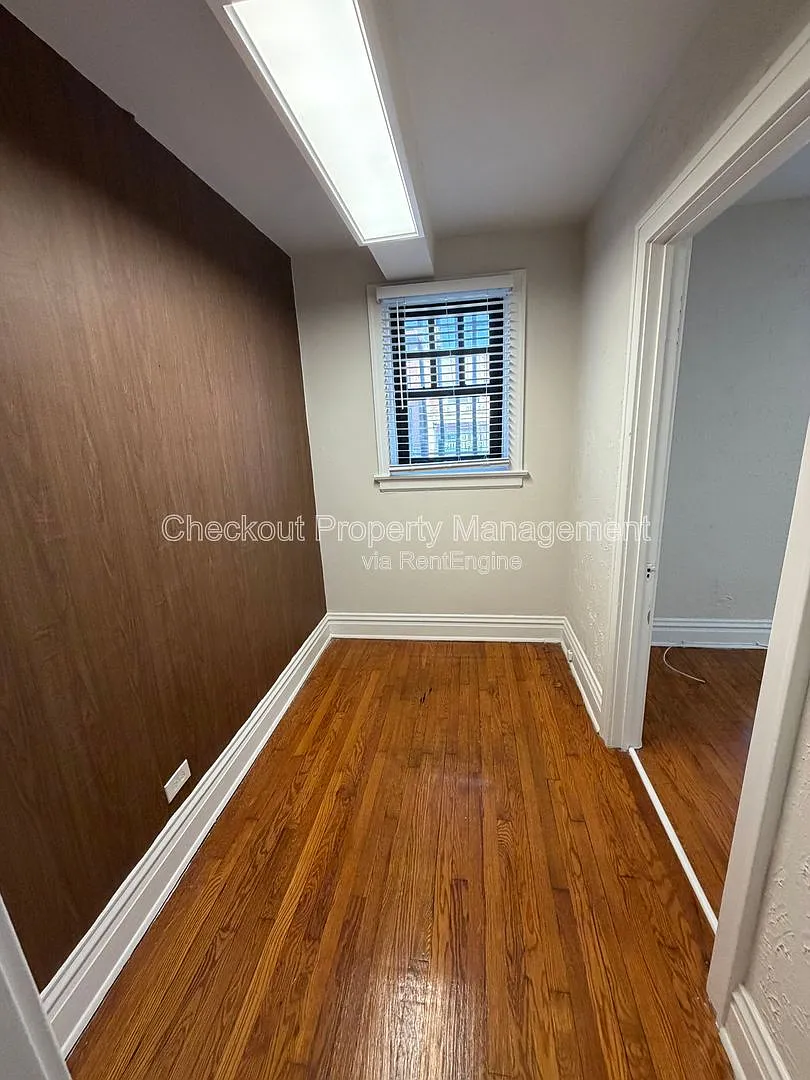 Building Photo - 5616 Pershing Ave #11