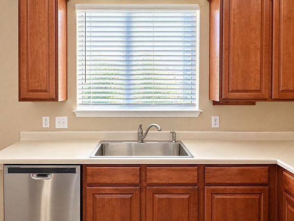 5th image of 243 Devonshire Dr