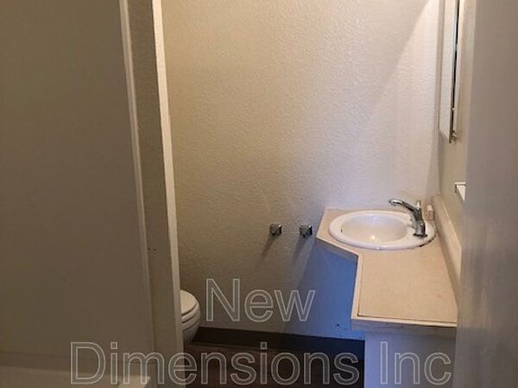 5th image of 350 Linden St APT A