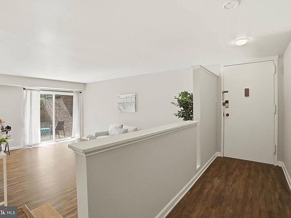 3rd image of 11 Silverwood Cir APT 1