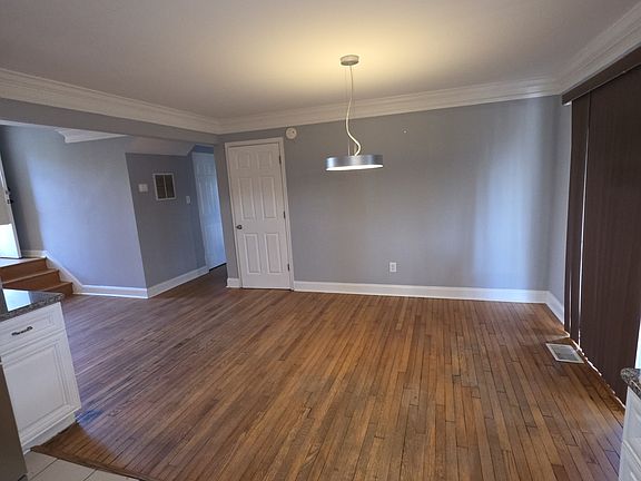 3rd image of 156 S Prospect St