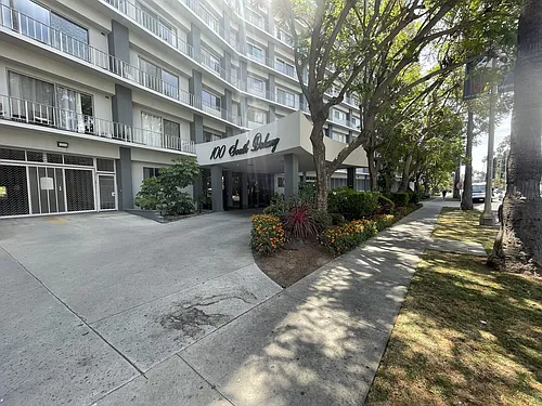 100 S Doheny Dr Photo 1