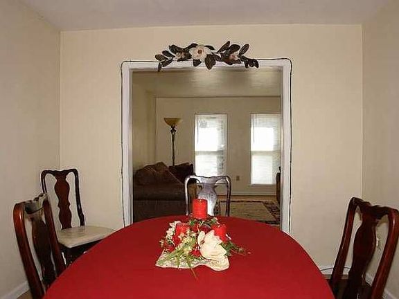 4th image of 2127 Pedigo Cir