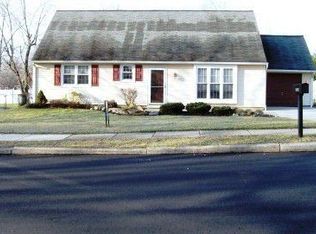225 Tenby Chase Dr, Delran, NJ 08075