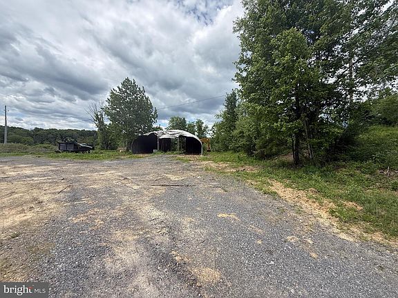 3rd image of 1355 Colvin Rd