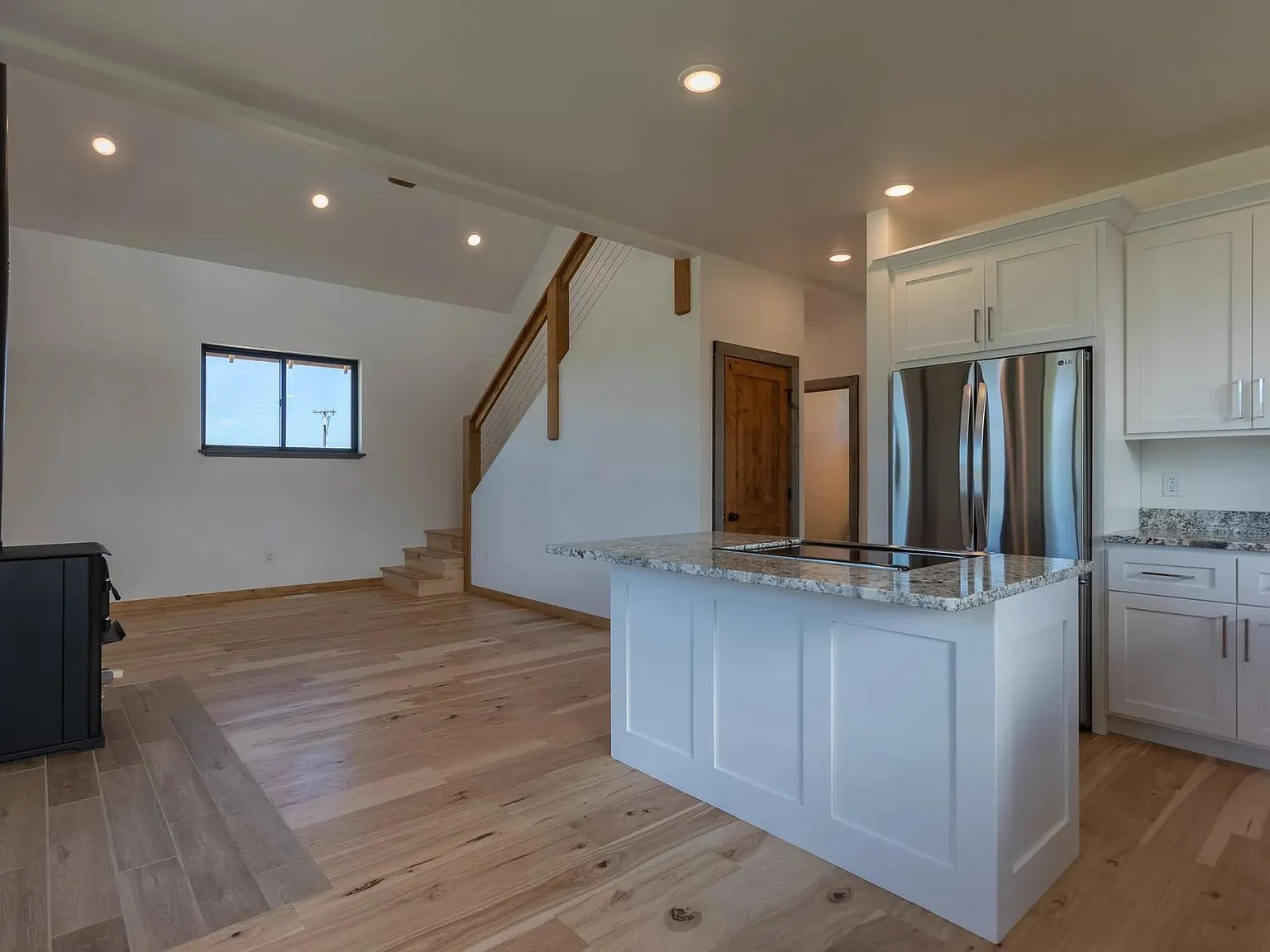 5 bed, 2210 sqft, $3,900 — Photo 3