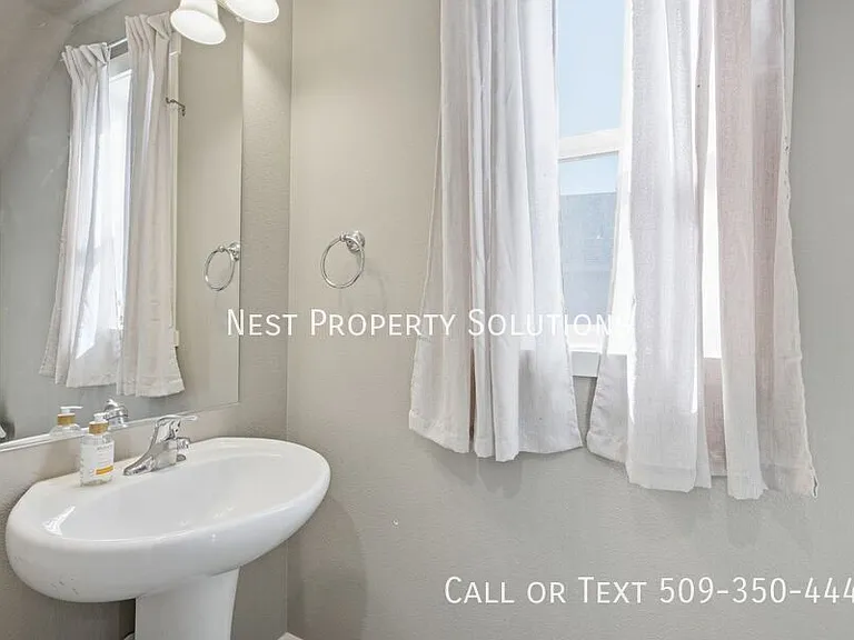 1111 Hilltop Ave NE — Photo 6