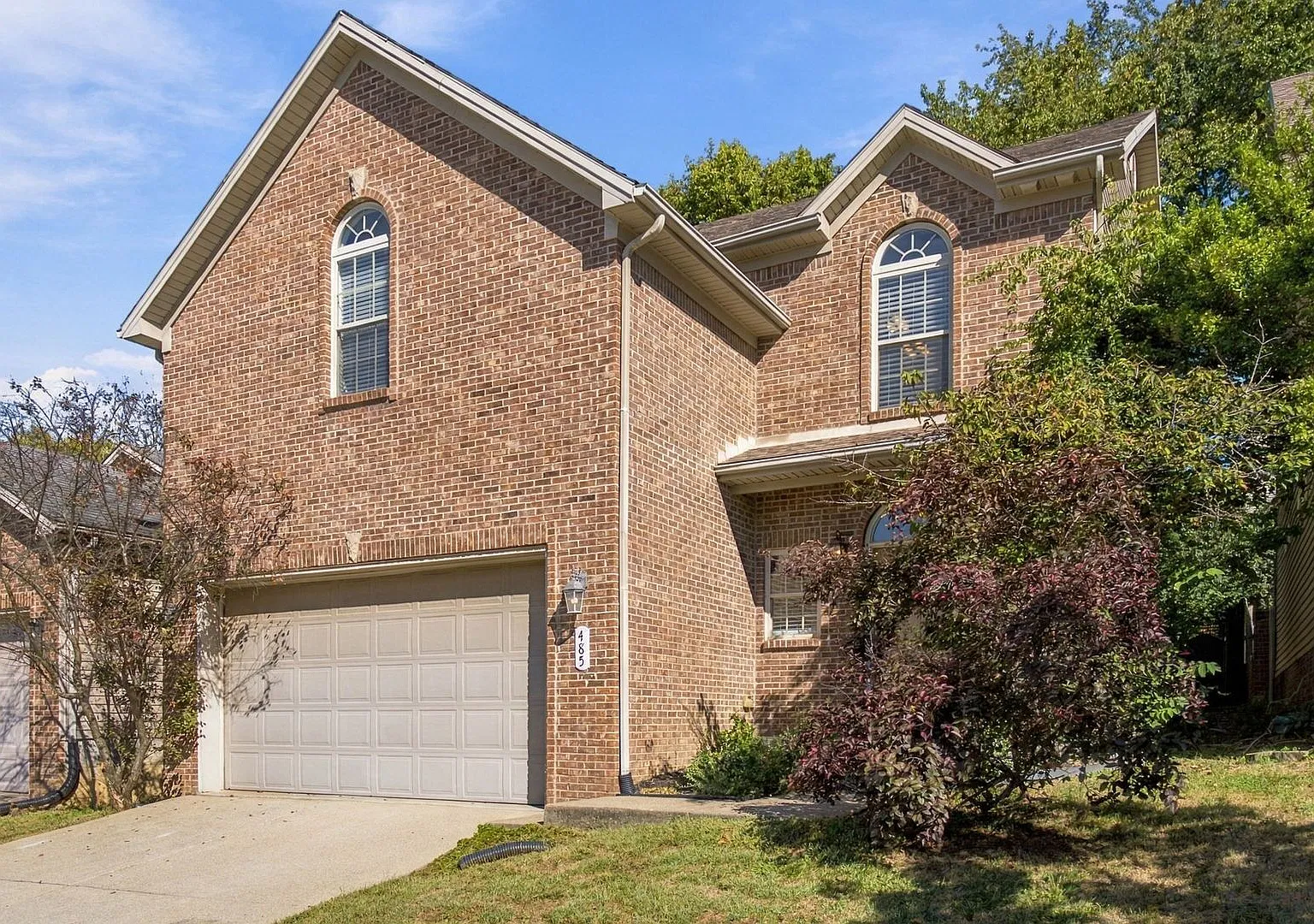 Beautiful Single Family Home w/ 2-Car Garage; Jacuzzi, Walk-In Closets, All Electric! — Photo 1