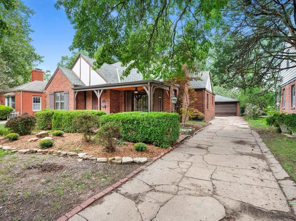 121 N Parkwood Ln, Wichita, KS 67208