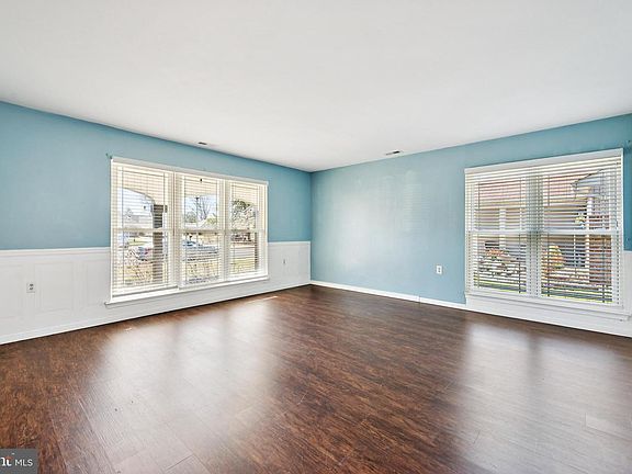 4th image of 20 Buxton Ct