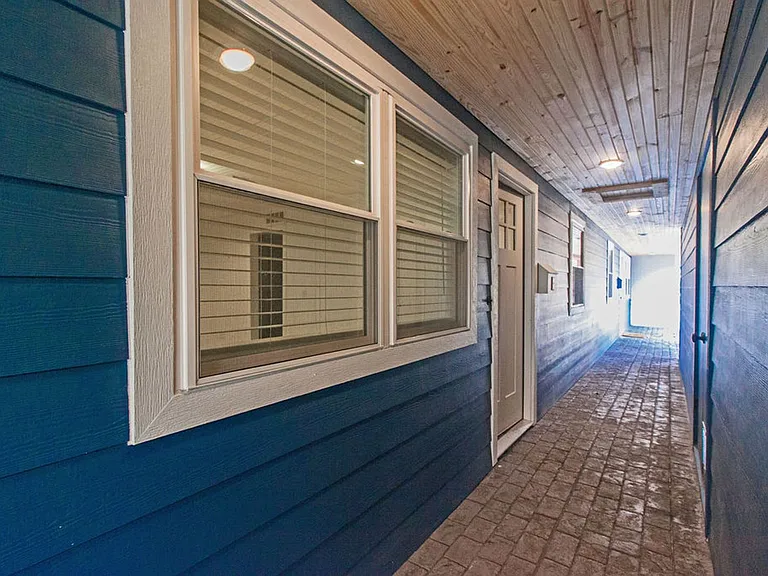 400 W Poplar St #E — Photo 25
