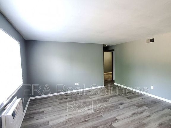 4th image of 251 S Napoleon Ave Unit B