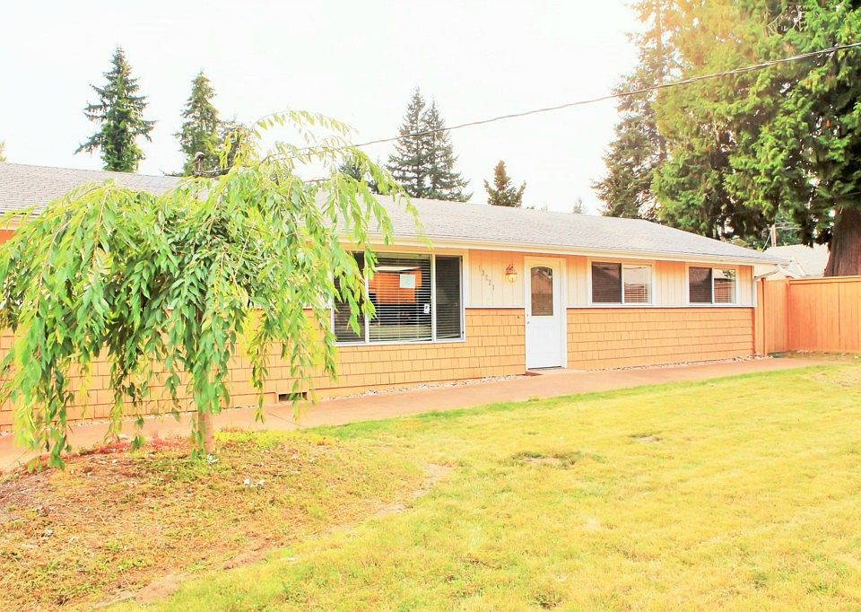 1st image of 13221 NE 100th St