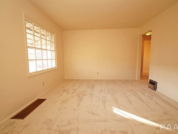 5th image of 2209 W Sherman Ave