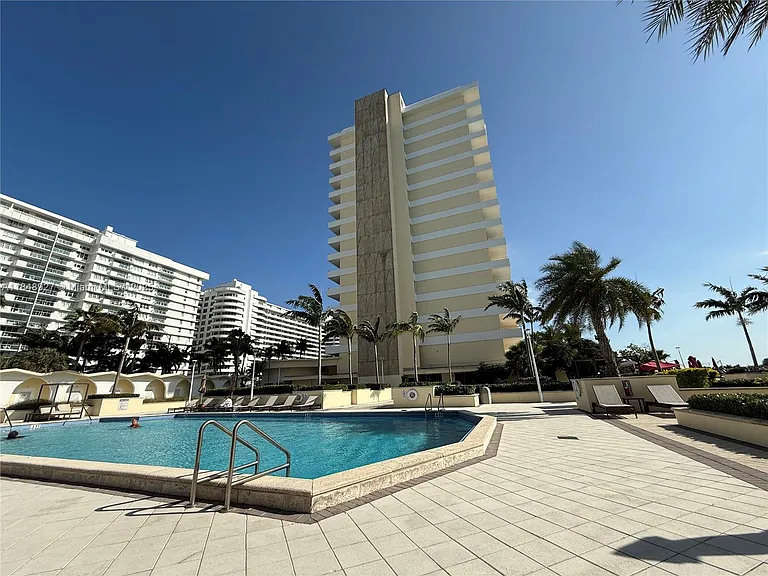 5600 Collins Ave #16G — Photo 6