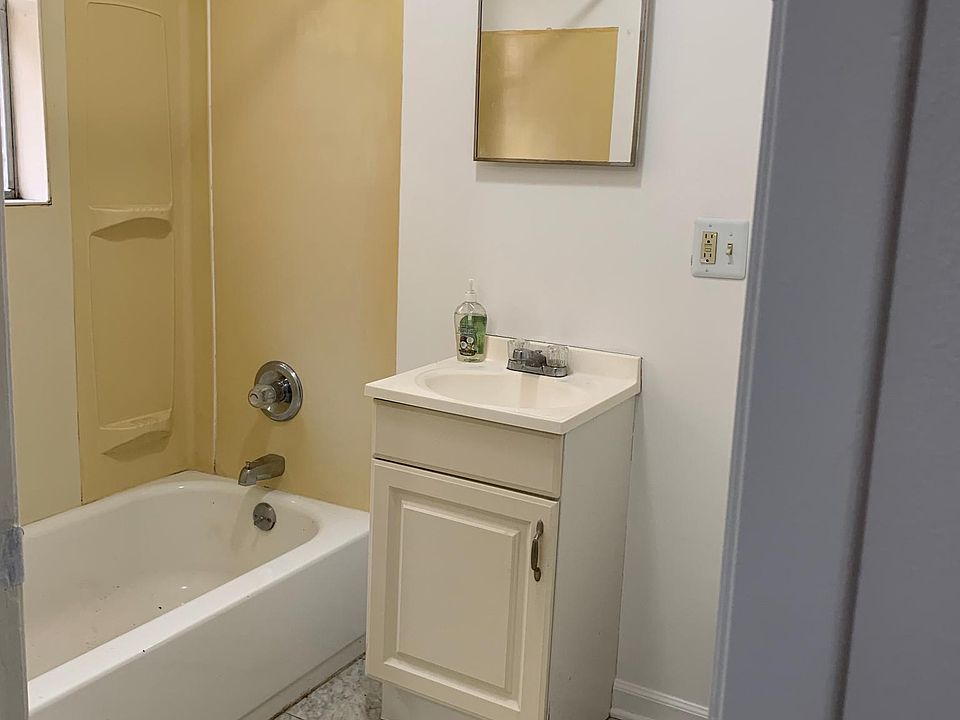 bathroom with full tub shower combo