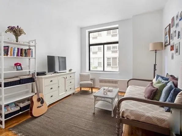 310 East 23rd Street 2B image 1 of 7