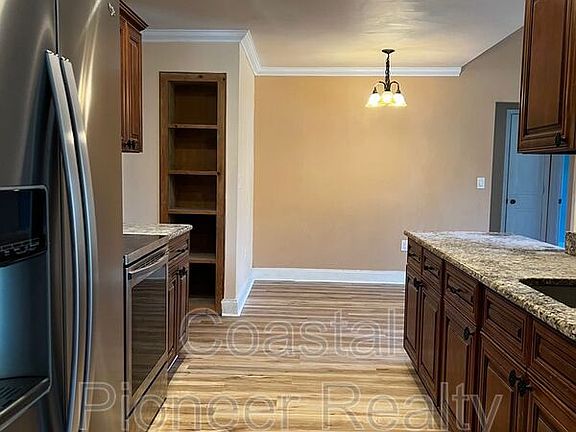 4th image of 3233 Oakwood Pl