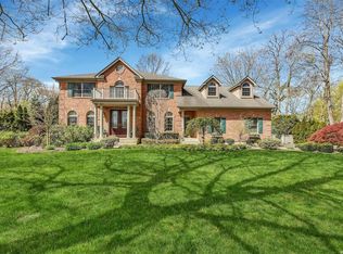 46 Woodsome Rd, Babylon, NY 11702