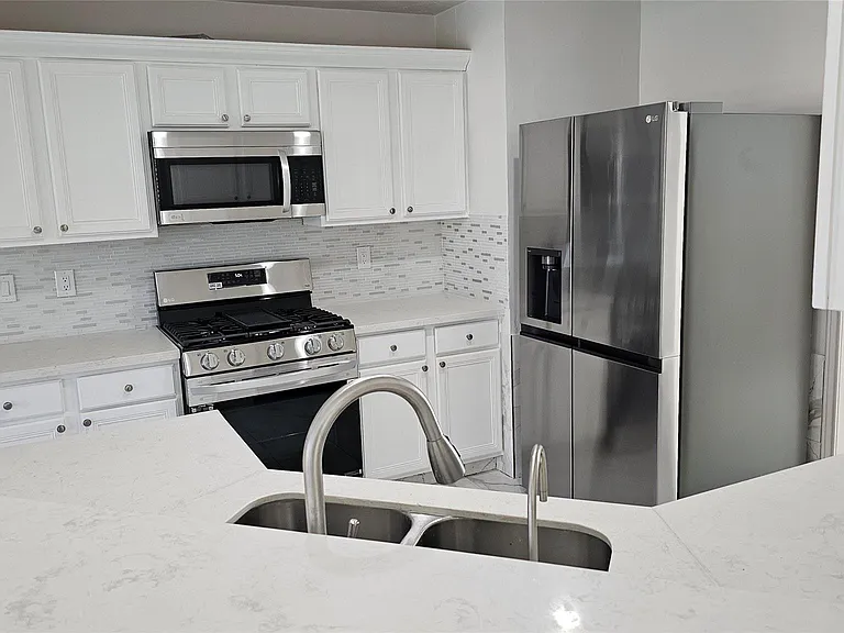23510 Stratsborough Dr — Photo 8