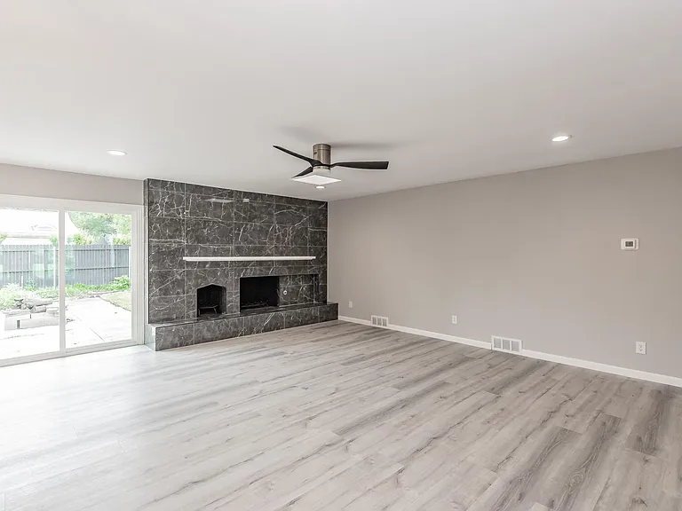 4015 Crown Shore Dr — Photo 10
