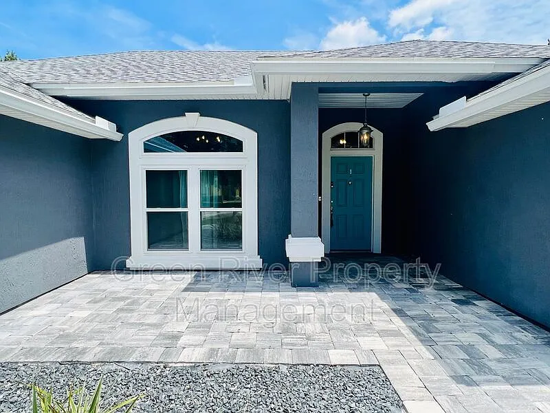 4 bed, 2.0 bath, 1857 sqft, $2,300 — Photo 3