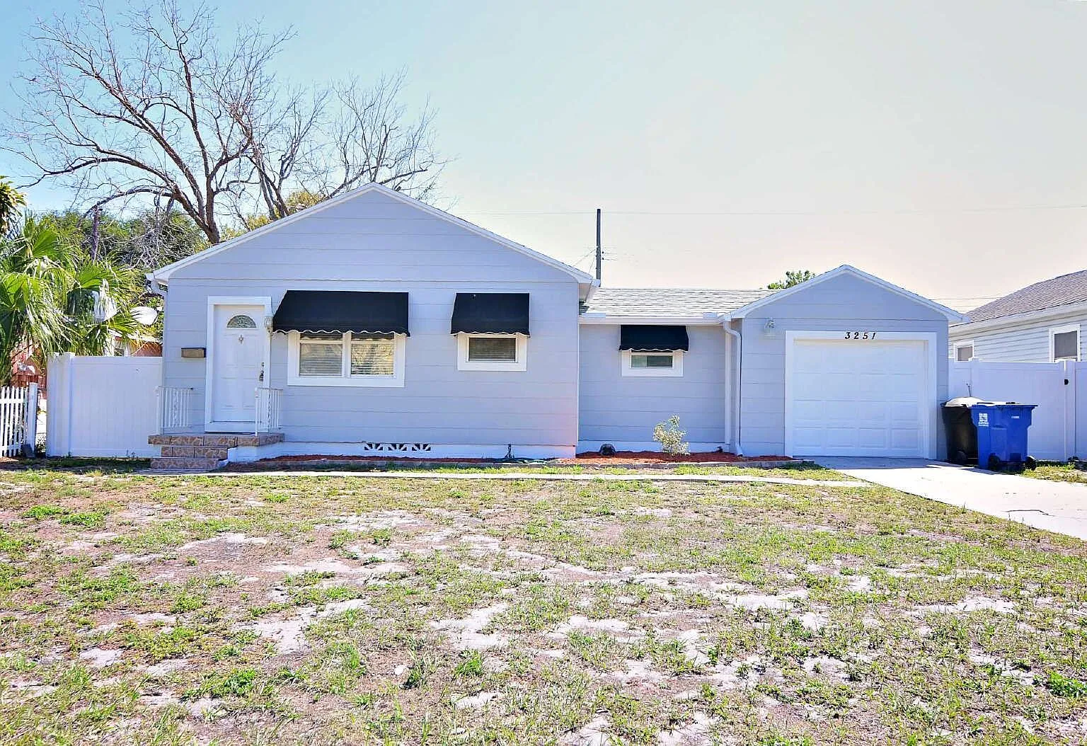2 bed, 1.0 bath, 948 sqft, $2,350 — Photo 1