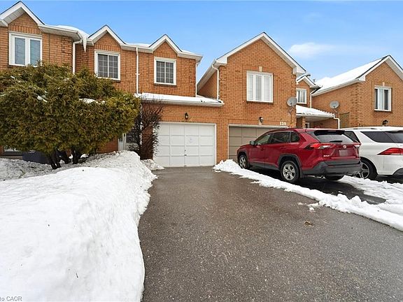 3rd image of 128 Toba Cres