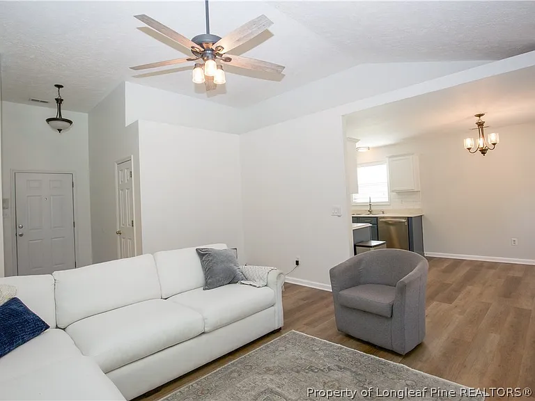 112 Raymond St — Photo 7