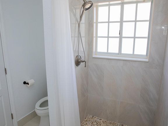3rd image of 1270 W 42nd St APT 201