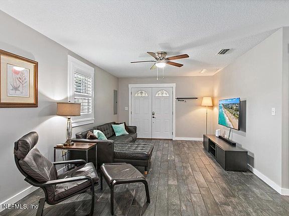 5th image of 11828 LEONARDO Lane E