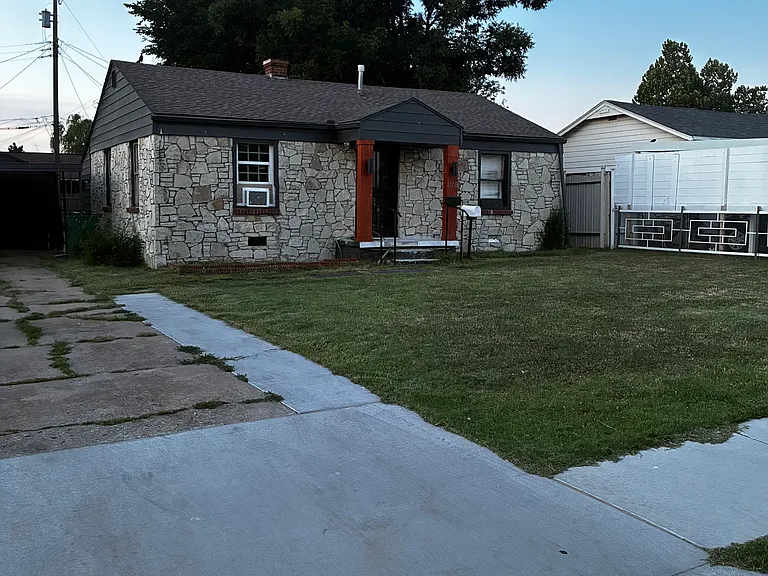 1105 SW 41st St — Photo 6