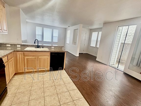 5th image of 473 Lexington Dr