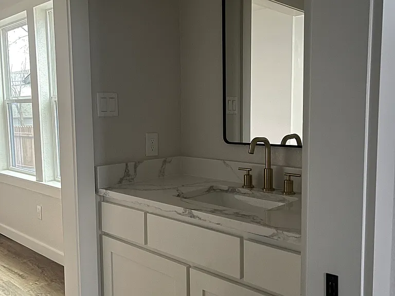 JnJ Bath, private sink area