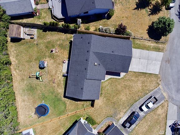 3rd image of 64 SW Bainbridge Ln