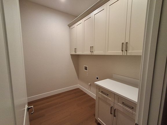 5th image of 2739 Hickory Ln
