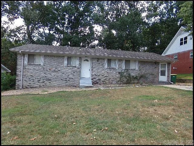 3 bed, 2.0 bath, 1834 sqft, $1,695 — Photo 2