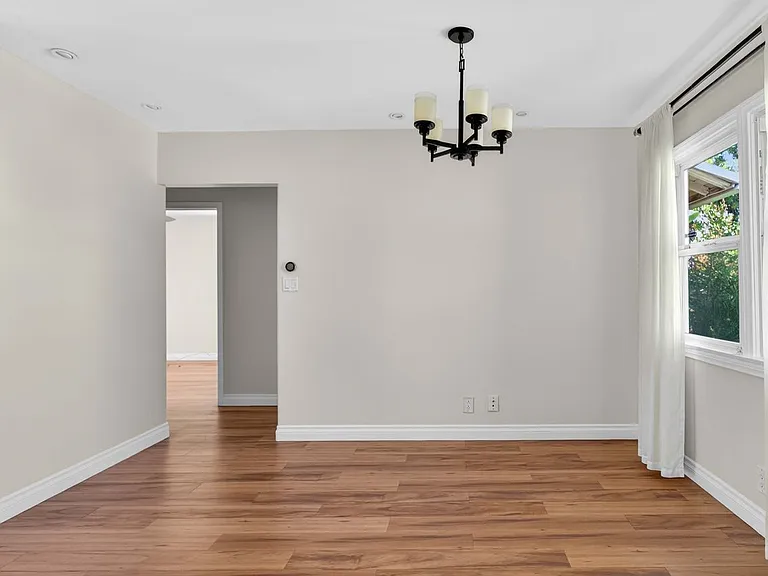 8007 Louise Ave — Photo 16