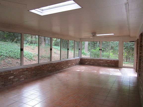 Huge sunroom with skylights and tiled floors