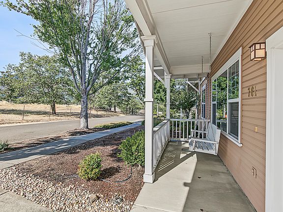 3rd image of 761 Nepenthe Rd