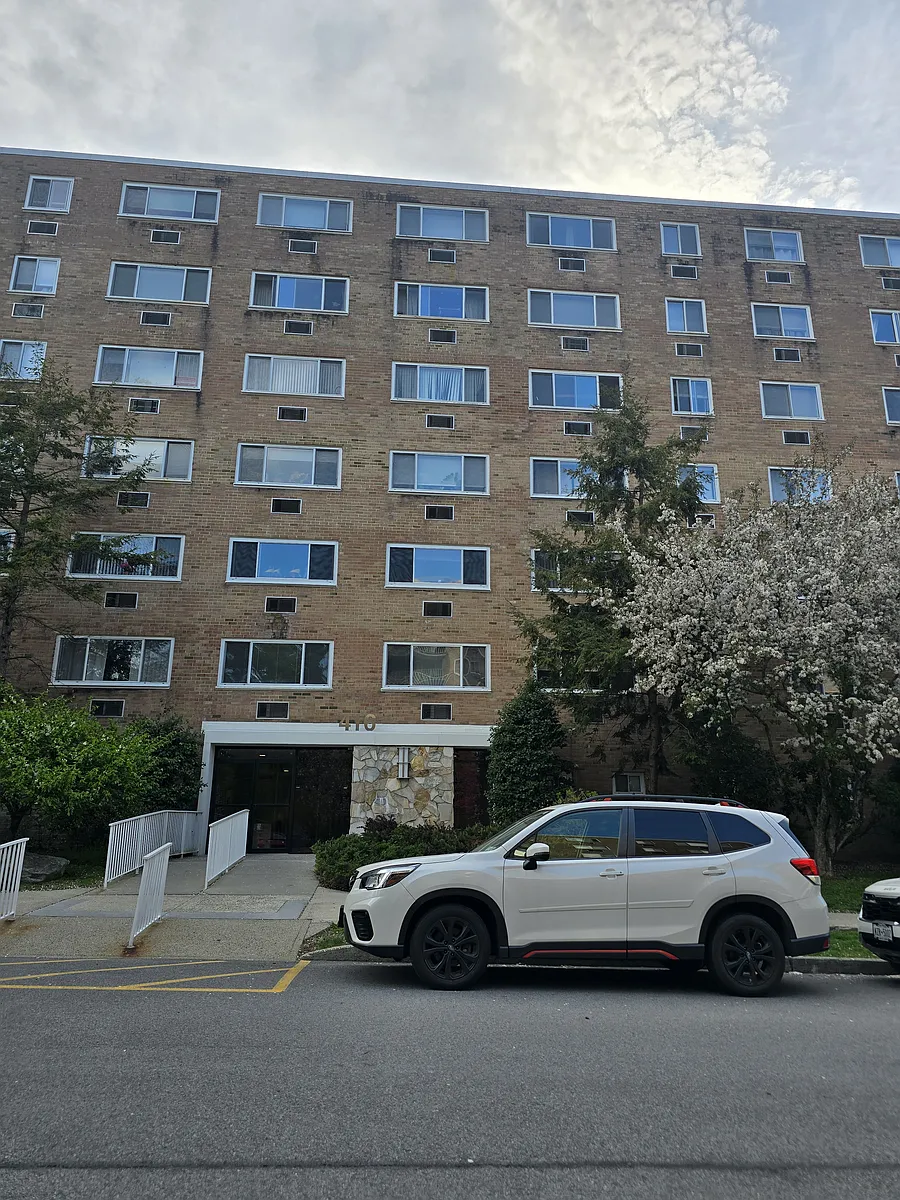 Building Photo - 416 Benedict Ave #6J