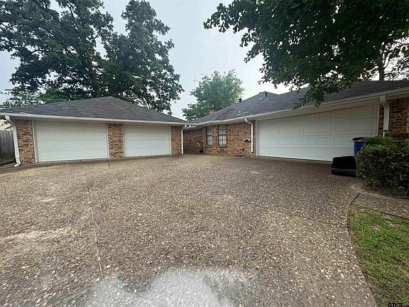 3rd image of 10881 Mosswood Dr