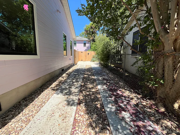 4412 Bellvue Ave — Photo 19