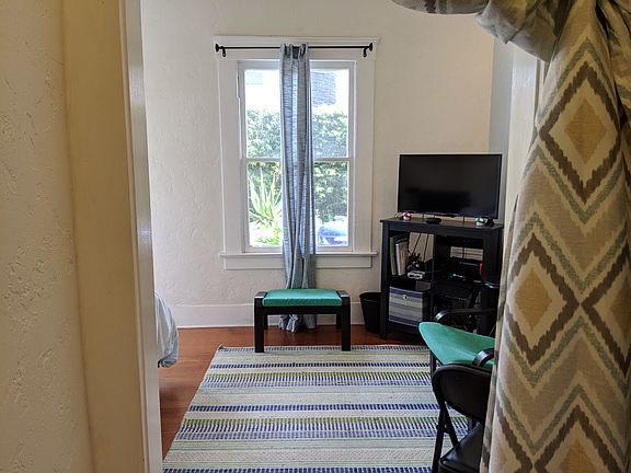4th image of 4004 Centre St